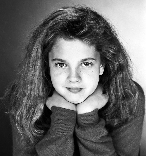 unseen-rare-childhood-pictures-of-Drew-Barrymore-childhood-images.blogspot.com(21).jpg
